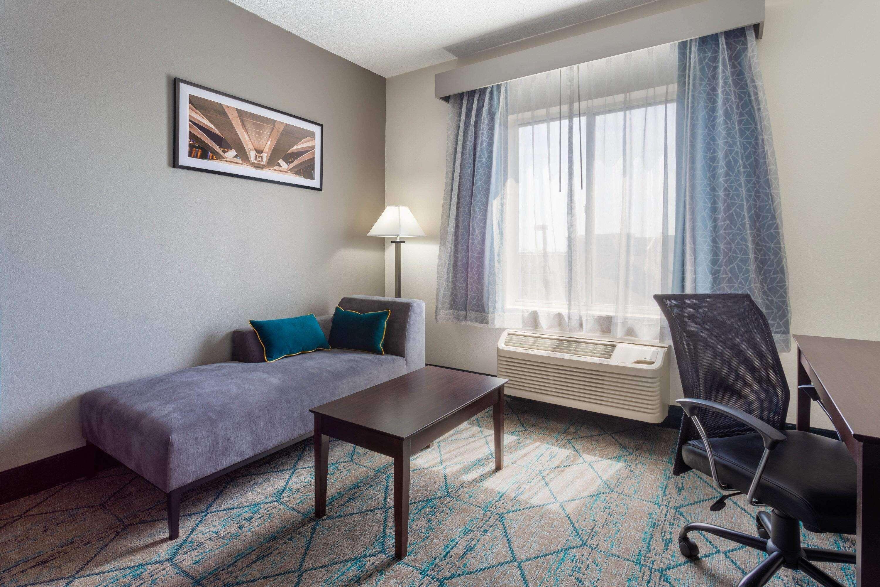 La Quinta By Wyndham Columbus West - Hilliard Hotel Exterior photo